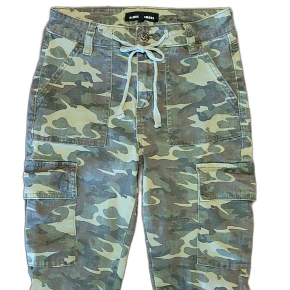 Almost Famous Crop Camouflage Jeans High Waist Rise Camo Army Print Ankle Pants - Picture 3 of 16